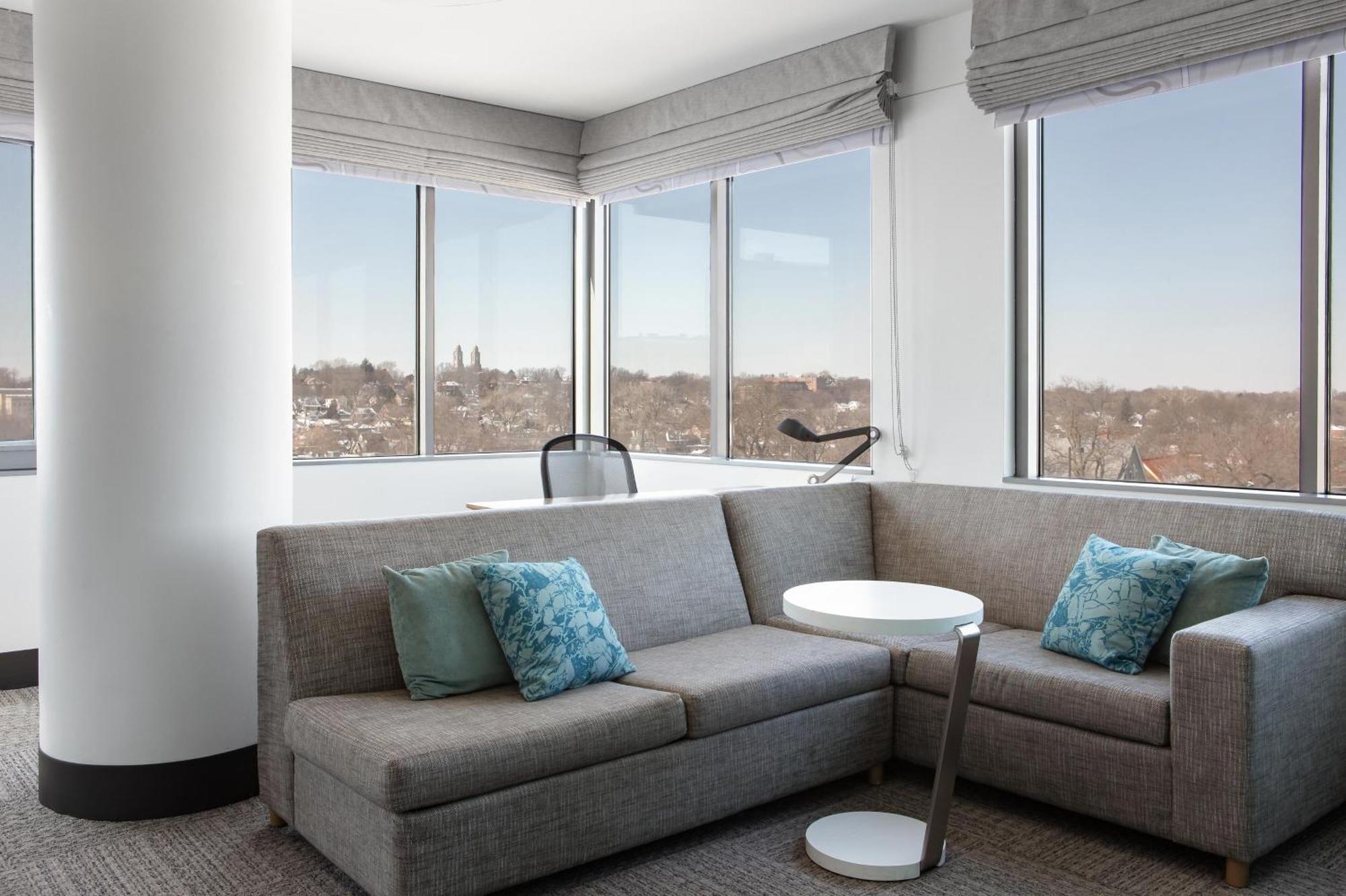 Element Omaha Midtown Crossing Hotel Bagian luar foto